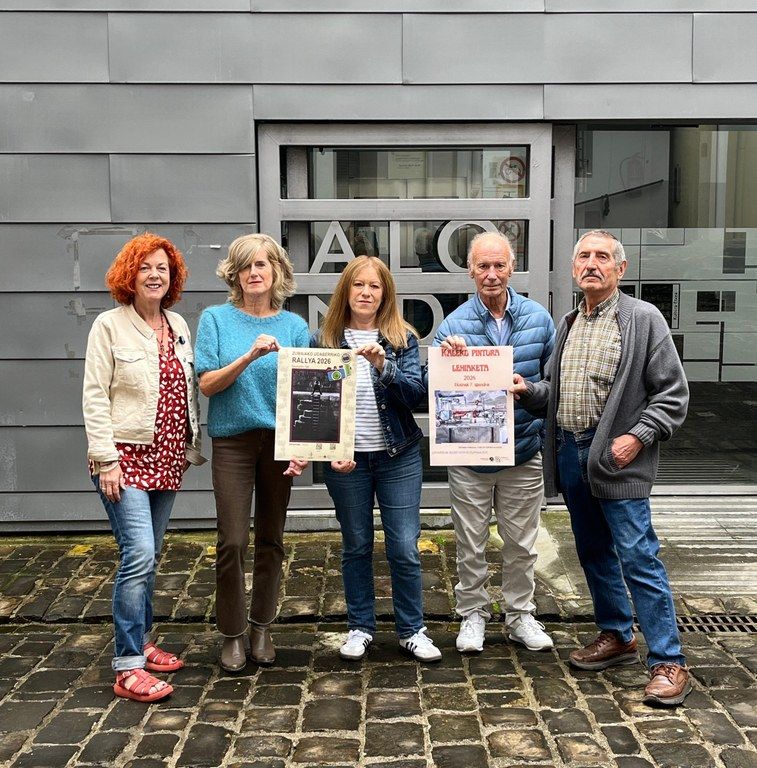 La técnica de Cultura, Miriam Rometet, la concejala de Cultura, Marina Bidasoro, la miembro de Distira, Soraya López, y los miembros del jurado del concurso de pintura de calle, Valentín Manterola y Paco Hernández.