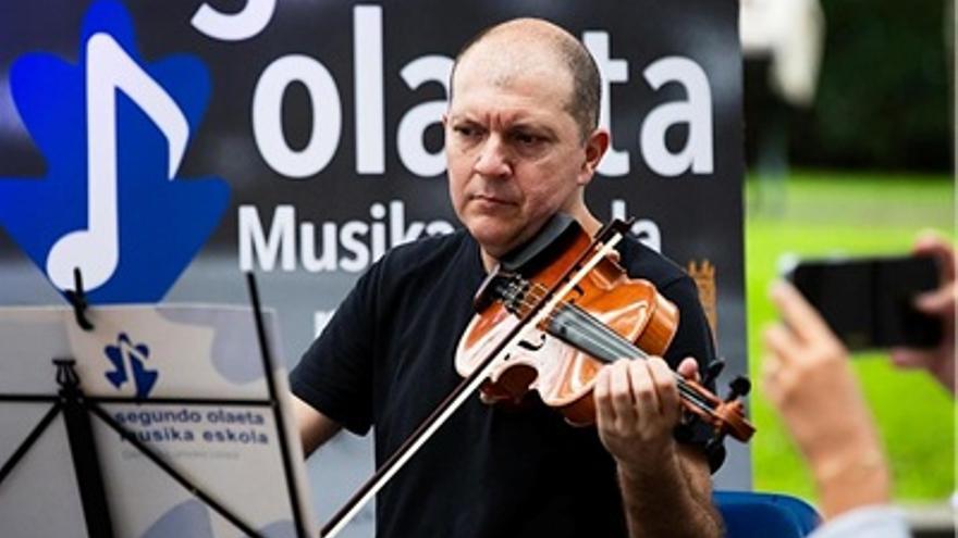 Los adultos y jubilados llenan el vacío que deja la caída demográfica.