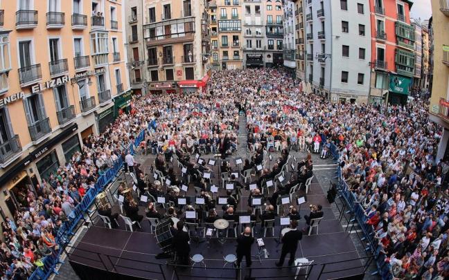 Concierto presanferminero de La Pamplonesa en la Plaza del Ayuntamiento. Concierto presanferminero de La Pamplonesa en la Plaza del Ayuntamiento.