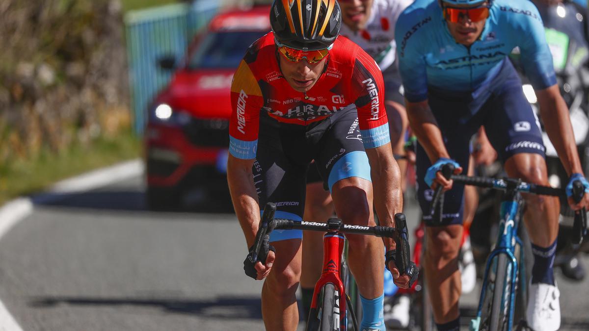 Mikel Landa mira al podio.