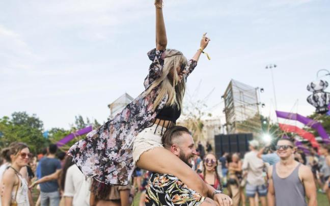 En España se celebran aproximadamente 900 festivales al año, lo que lo consolida como uno de los países que más eventos de la industria festivalera acoge. En España se celebran aproximadamente 900 festivales al año, lo que lo consolida como uno de los países que más eventos de la industria festivalera acoge.