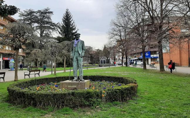 La escultura de Ruperto Urquijo en la Plaza Lamuza de Laudio
