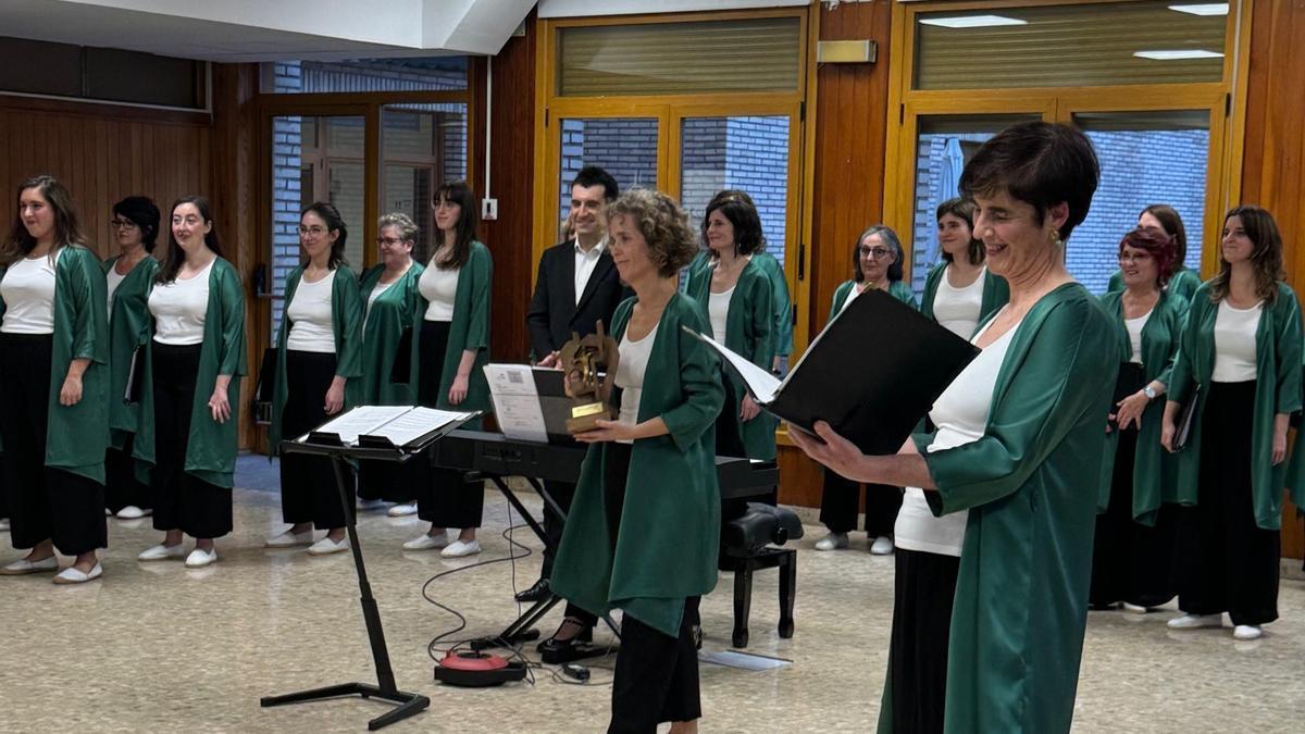 El coro Hots abesbatza de Oñati en el concierto del año pasado, en el que homenajearon a las mujeres trabajadoras de la residencia.