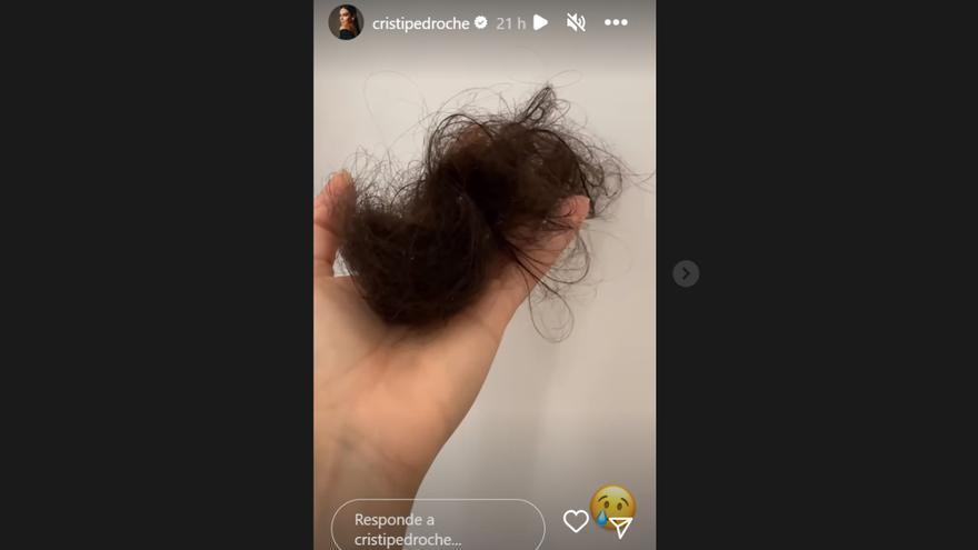 Un matojo de su pelo que Cristina Pedroche compartió en stories de Instagram