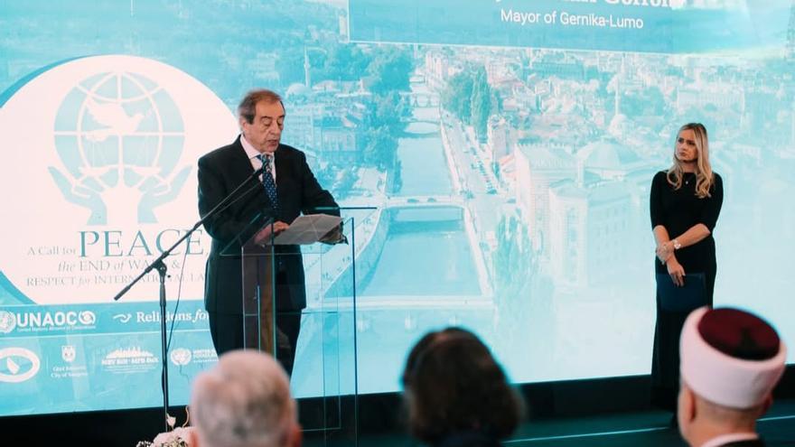 Participación del alcalde Gorroño en el foro “A Call for Peace, the End of Wars and Respect for International Law” en Sarajevo