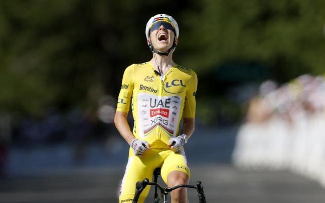 Pogacar celebra con rabia la victoria en Le Lioran, la tercera en el presente Tour.