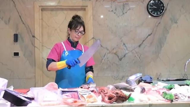 La pescatera, en el vídeo de Ilinti.