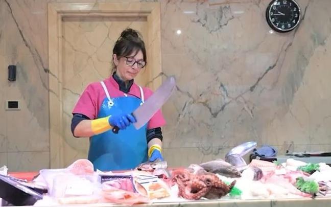 La pescatera, en el vídeo de Ilinti.