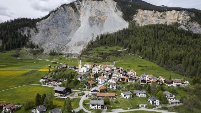 Brienz/Brinzauls, Suiza. | Evacúan un segundo pueblo de Suiza por la amenaza de un deslizamiento de rocas. / GIAN EHRENZELLER Brienz/Brinzauls, Suiza. | Evacúan un segundo pueblo de Suiza por la amenaza de un deslizamiento de rocas.