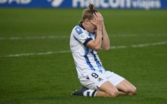 Sanni Franssi se lamenta tras una acción del encuentro entre Real y Sevilla. / LALIGA