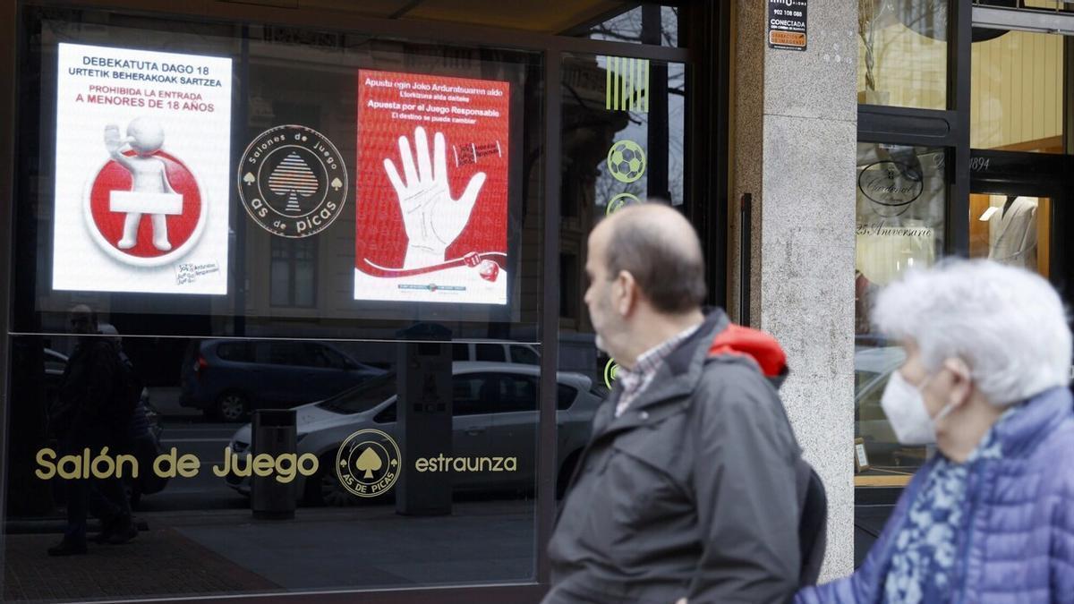 Desde la entrada en vigor del nuevo reglamento de juego en Euskadi se ha reducido del 18 % .