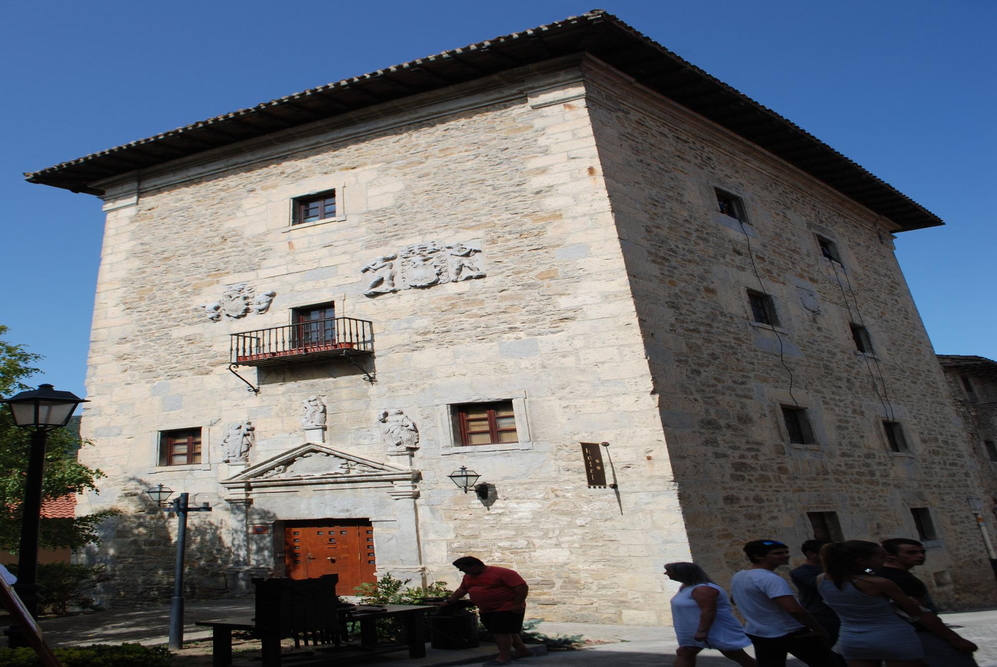 El Hotel Torre de Artziniega lleva cerrado desde marzo de 2016