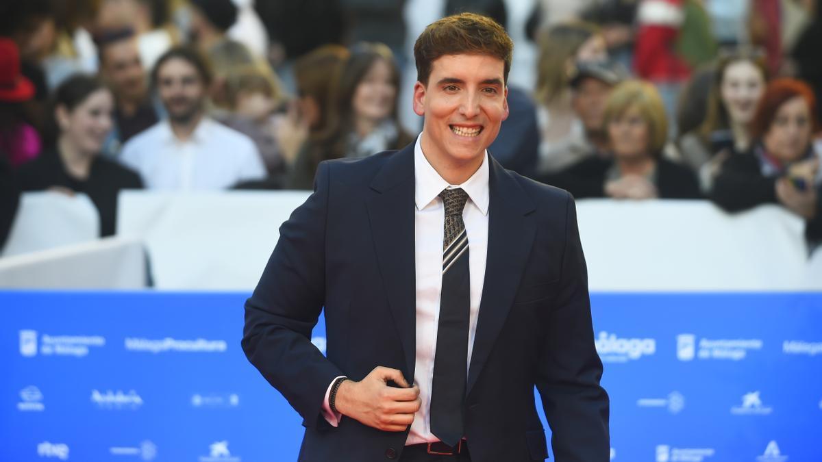 Xuso Jones posa en la alfombra roja de la Gala inaugural del 27º Festival de Málaga