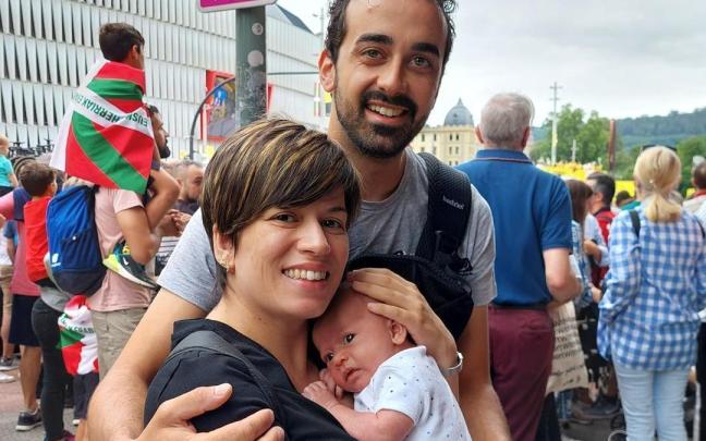 Juan José Rodríguez, Soledad Cortés y su hijo Tadeo vieron el Tour en las inmediaciones de San Mamés.