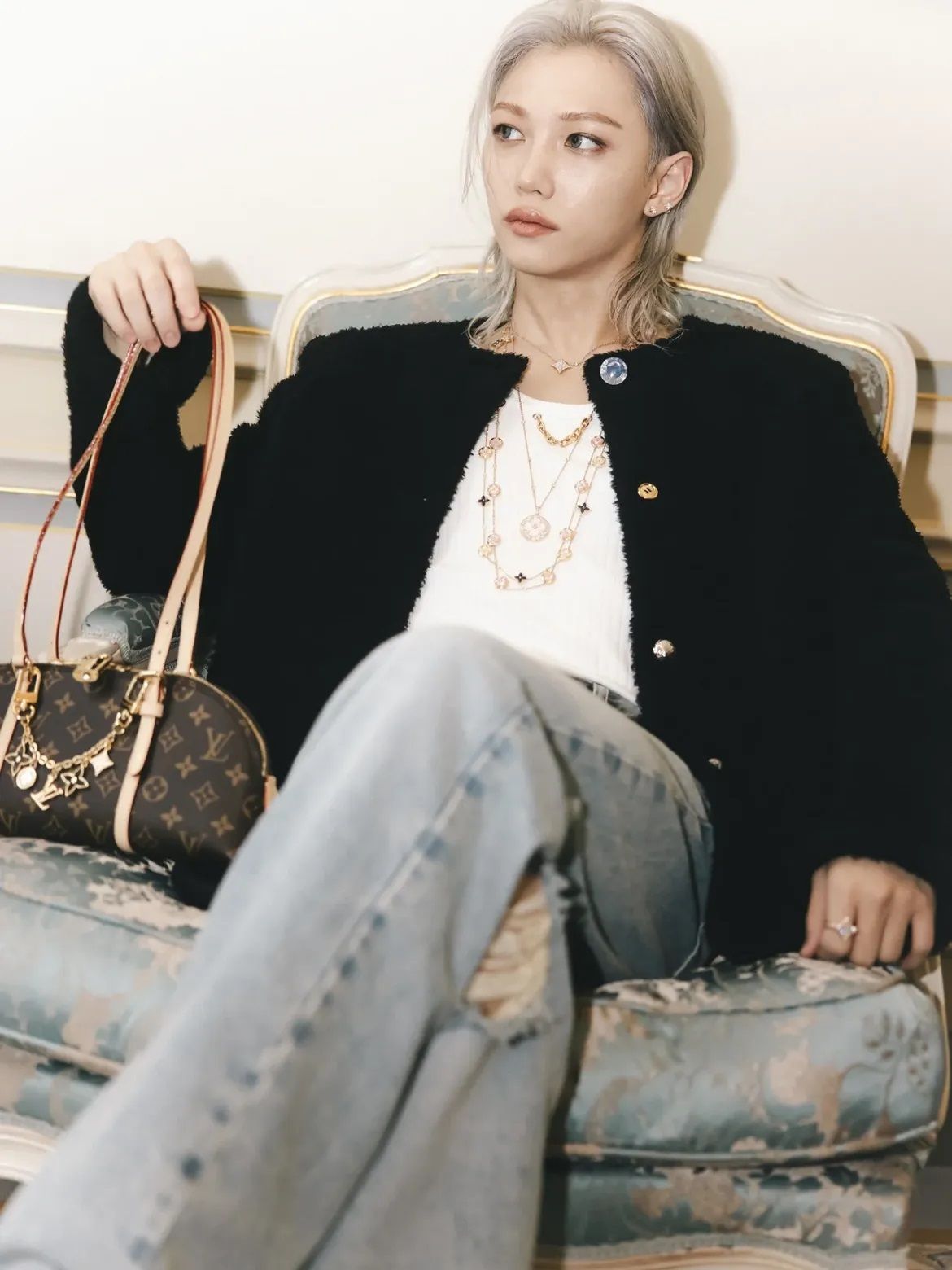 Felix, miembro de Stray Kids, es el chico de oro de la publicidad en Corea del Sur. Actualmente es imagen de marcas como Louis Vuitton, Adidas, Samsung, HERA o Tamburins, entre otras muchas.
