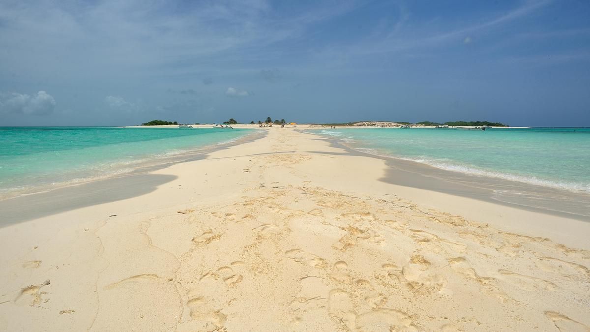 El 'Camino de Moisés' es un banco de arena que divide el océano Atlántico.