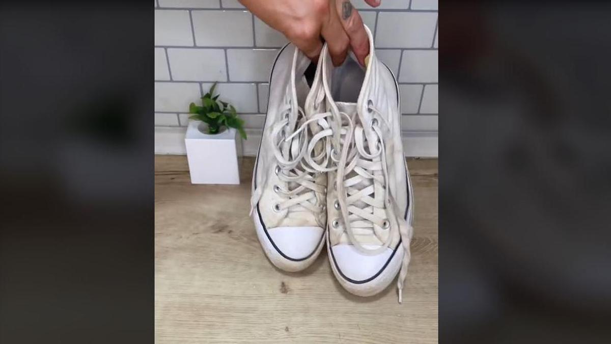 Los mejores trucos caseros para eliminar las manchas de las zapatillas blancas