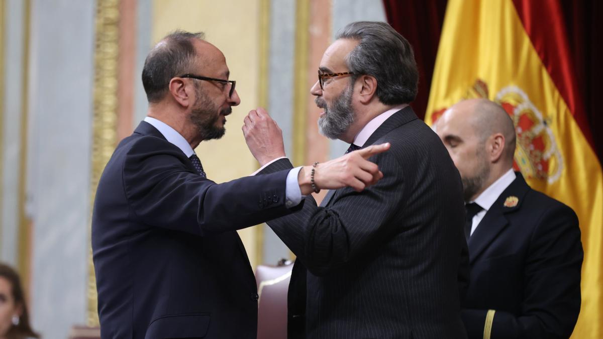 El tenso momento entre José María Sánchez y Alfonso Rodríguez Gómez de Célis.