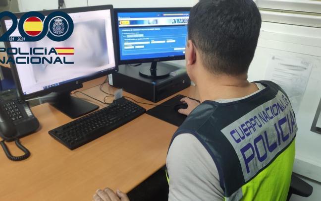 Agente de la Policía Nacional, en una investigación.