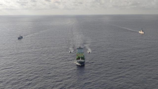 Buques de la Armada de EEUU escoltan a México al carguero 'Grace'