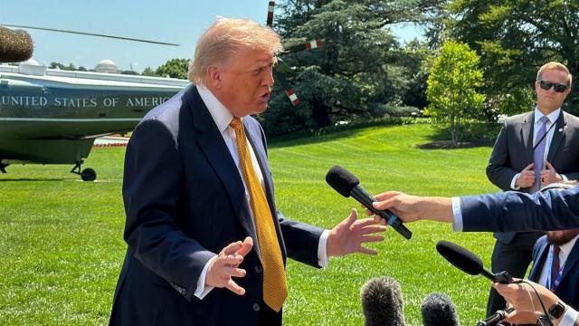 Las principales cadenas de EEUU se negaron a cubrir las actividades de la Casa Blanca tras el veto.