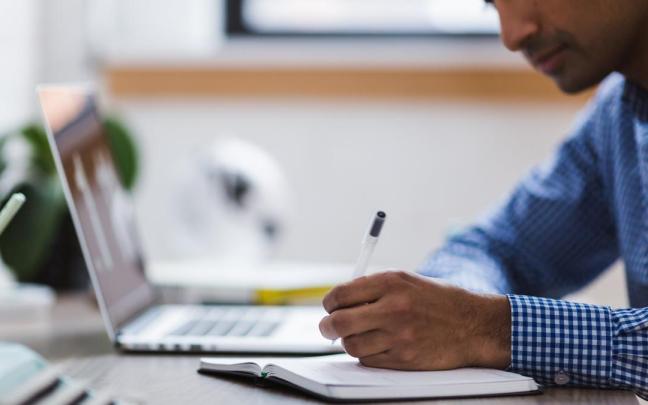 La OCU denuncia a las academias on line por "prácticas abusivas y falta de transparencia"