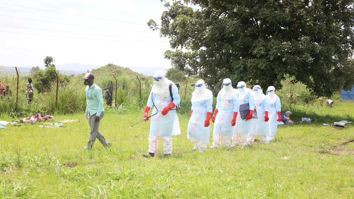 Uganda confirma tres nuevos casos de ébola y pide calma a la población