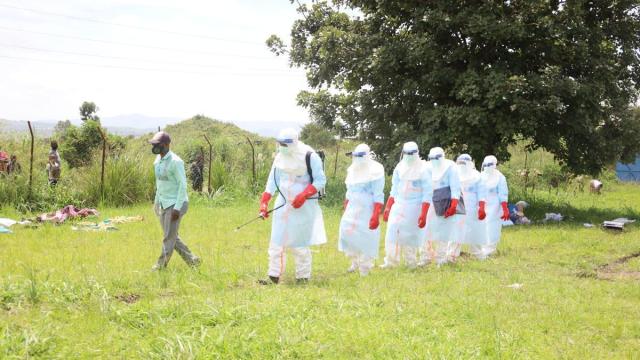 Uganda confirma tres nuevos casos de ébola y pide calma a la población