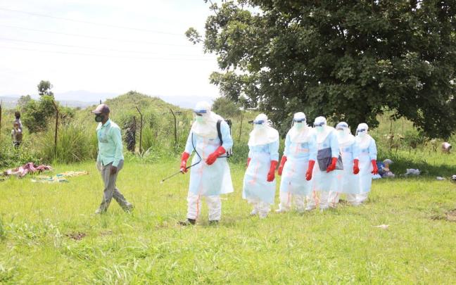 Uganda confirma tres nuevos casos de ébola y pide calma a la población