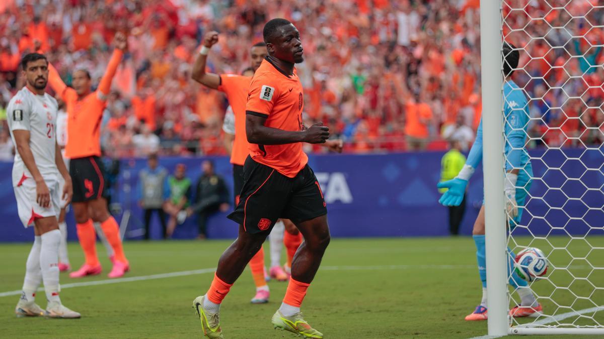 Brobbey, tras uno de sus goles.