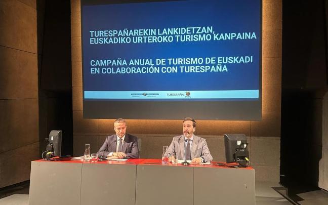 Javier Hurtado (d) y Miguel Sanz (i), durante la rueda de prensa que han ofrecido este miércoles.