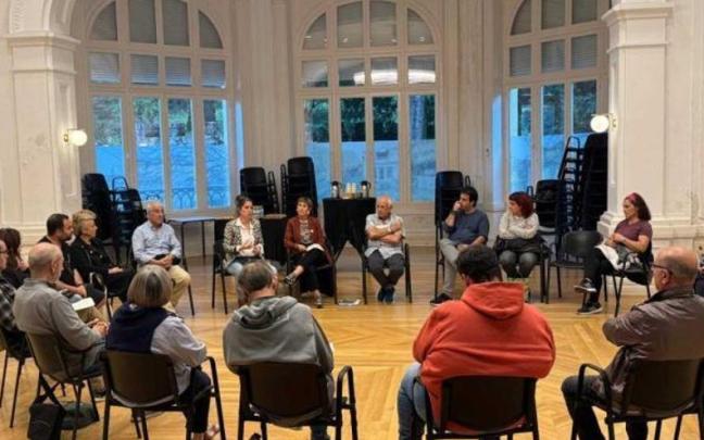 Asamblea de barrios en el Casino de Laudio