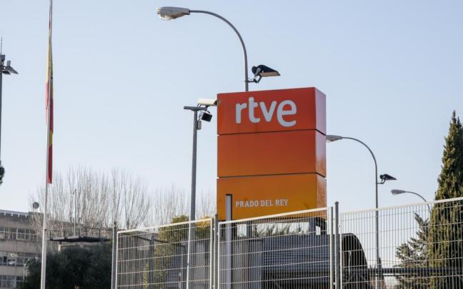 Logotipo de Radio Televisión Española en la sede de Prado del Rey.