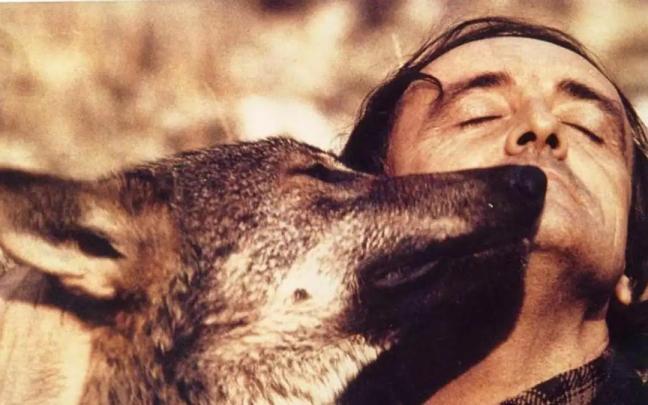 Félix Rodríguez de la Fuente, en una imagen de ‘El hombre y la tierra’