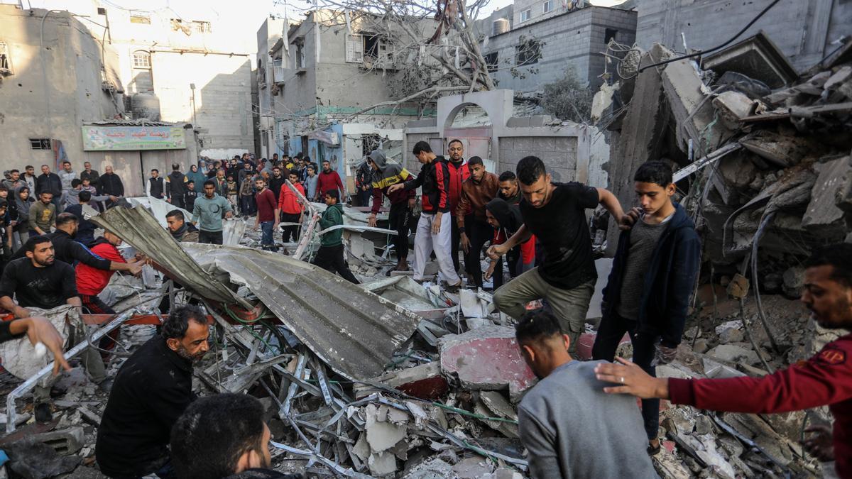 Gaza se encuentra sumida en el desamparo y el horror de los bombardeos.