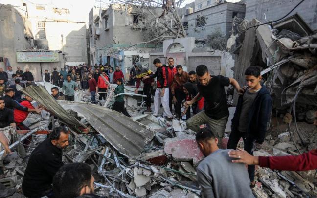 Gaza se encuentra sumida en el desamparo y el horror de los bombardeos.