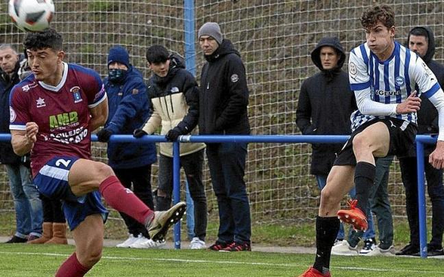 El Alavés B sumó ayer un punto en tierras navarras. | FOTO: JOSU CHAVARRI