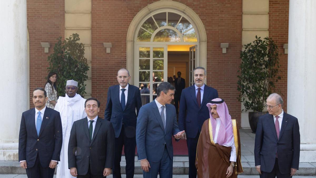 Los ministros de Exteriores del Grupo de Contacto de los países árabes e islámicos para Palestina en Moncloa.