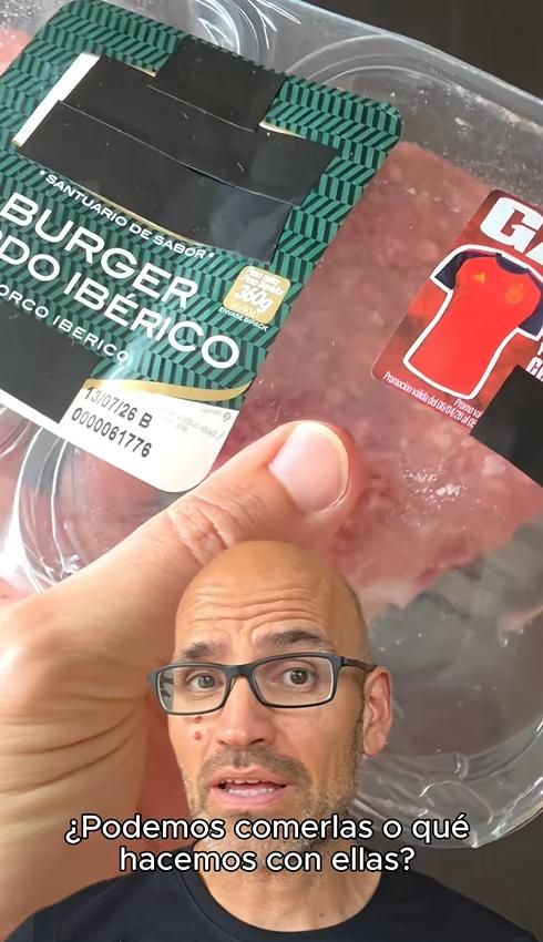 “Una hamburguesa cruda normal, como la que podemos hacer en casa, con carne picada y sal, dura muy poco, tan solo 24 horas en el frigorífico", indica Lurueña.