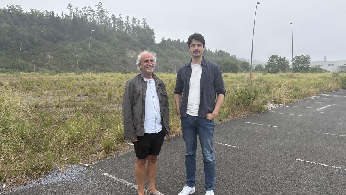 El portavoz jeltza, Kepa Sebal (derecha) con el miembro de la junta municipal del PNV, Josu Agirrezabal.