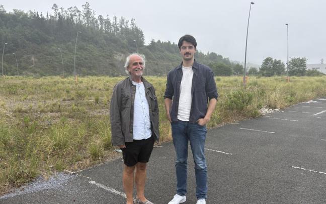 El portavoz jeltza, Kepa Sebal (derecha) con el miembro de la junta municipal del PNV, Josu Agirrezabal.