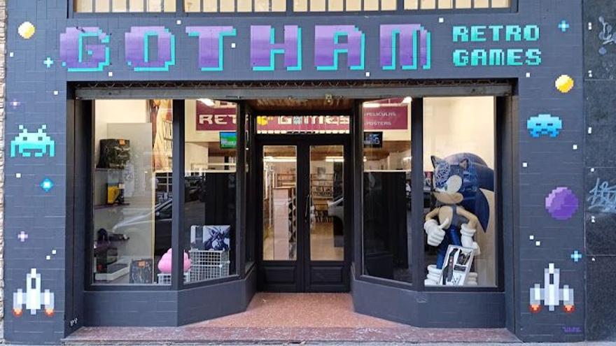 En imágenes: la mítica tienda de videojuegos retro de Vitoria cambia de barrio