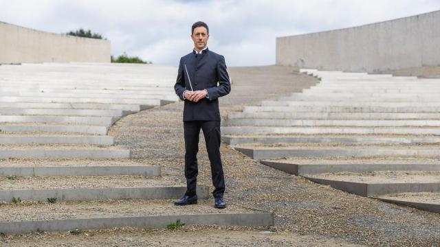 Txemi Etxebarria lleva más de dos años llevando la batuta de la Philips Symfonie Orkest.