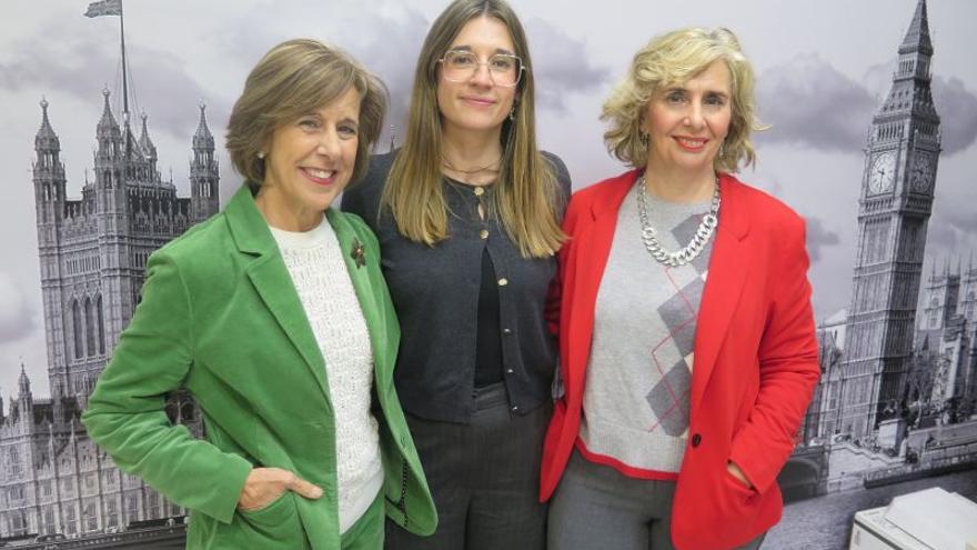 Margarita, Irene y Beatriz, en la academia de inglés You de Zumarraga.