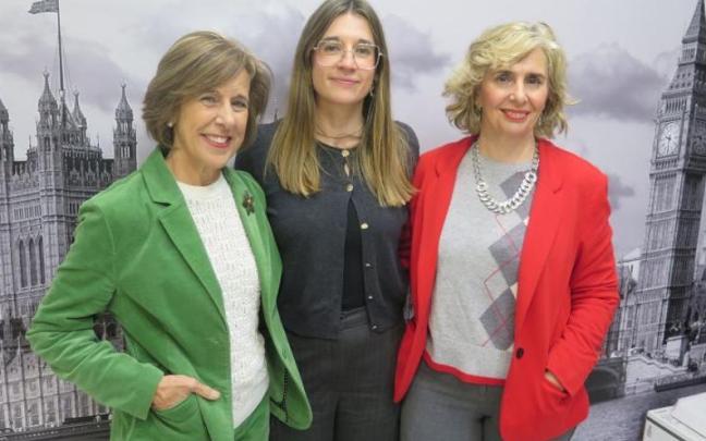 Margarita, Irene y Beatriz, en la academia de inglés You de Zumarraga.