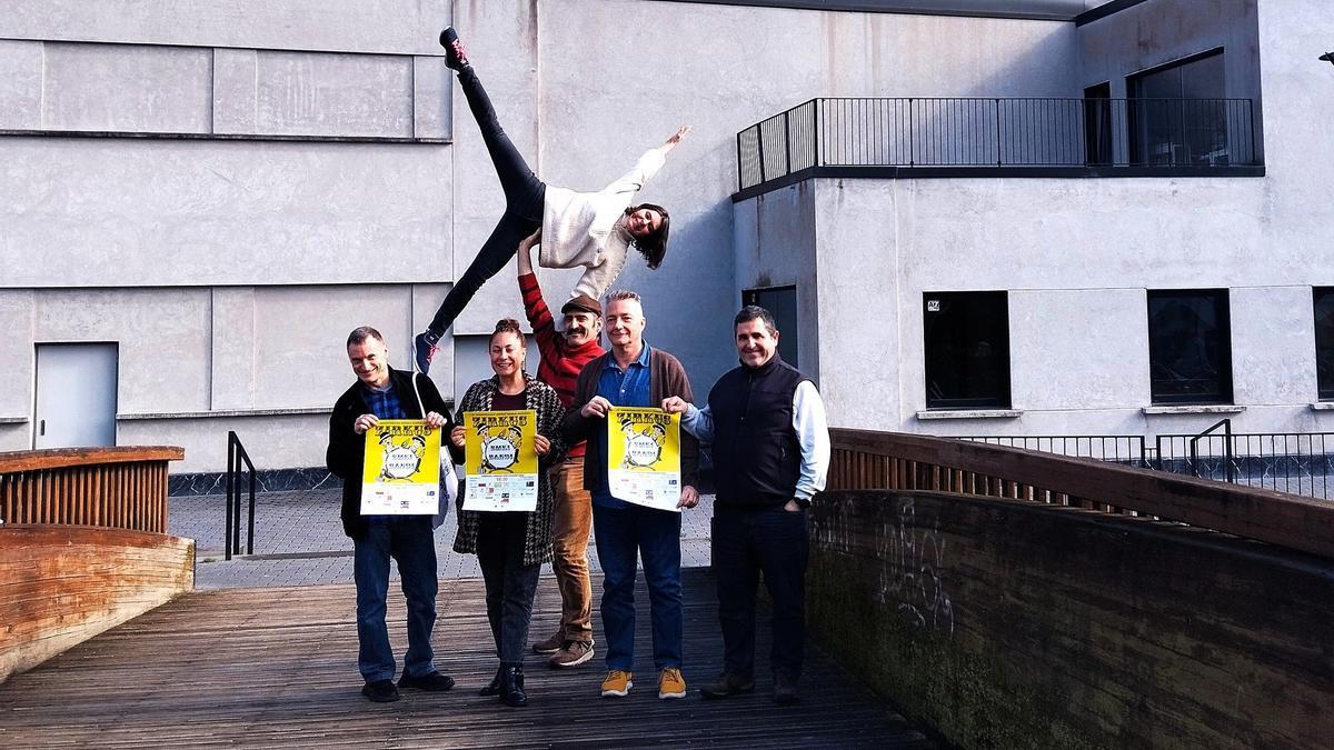 Participantes y organizadores de 'Emki bandi zirkus'
