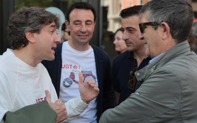 El secretario general del PSE, Eneko Andueza, con Mikel Torres, Ekain Rico y Patxi López