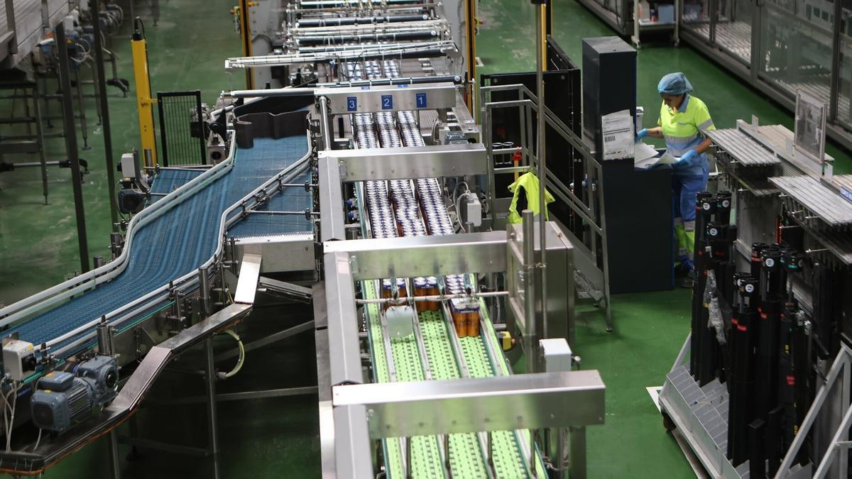 La cifra de negocios de la industria cayó un 9,7% en dicho mes.