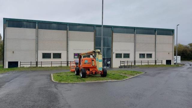 El diseño de este año esta destinado a la fachada lateral del polideportivo de Artziniega