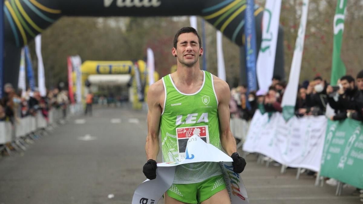 Urko Herran fue el ganador de la pasada Media Maratón de Vitoria